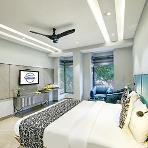 Hotel Uptown - 1 Km Connaught Place